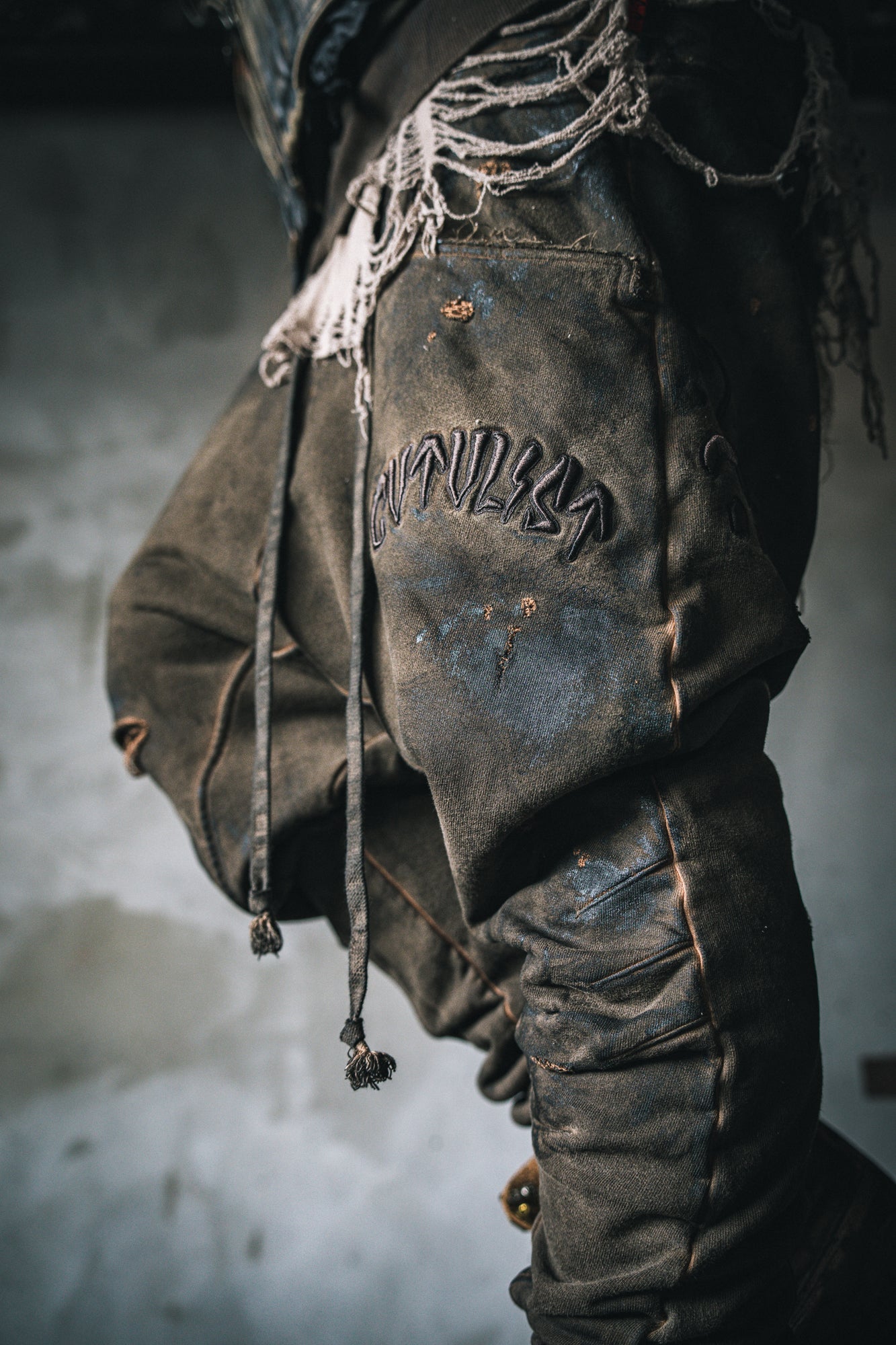 Damaged Usual Pants '24